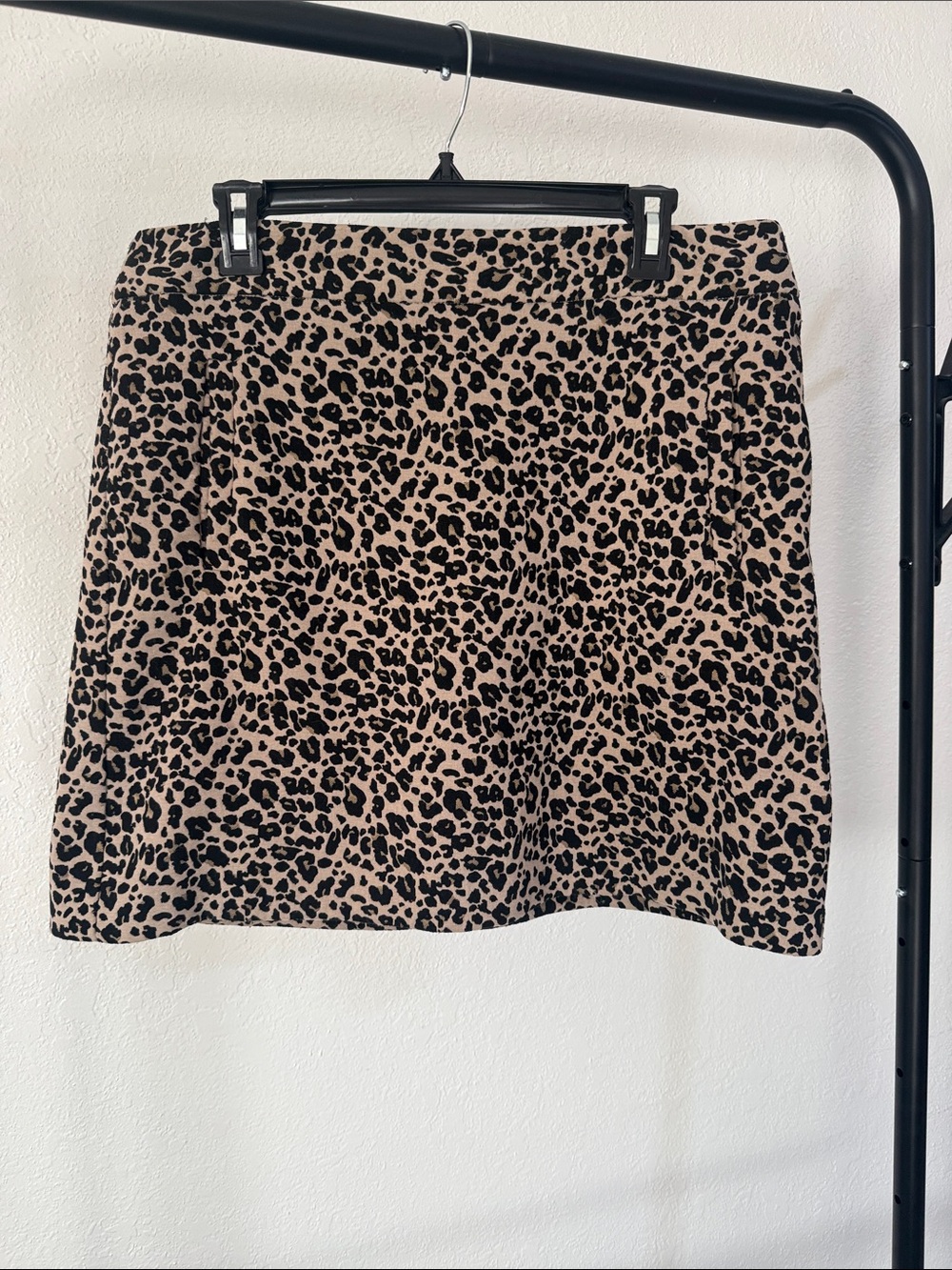 LOFT Leopard Print Mini Skirt - Tan & Black 🐆